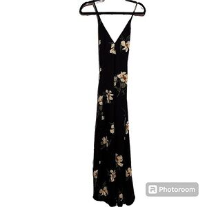 NWOT Olivia Grey WENDY SLEEVELESS FLORAL MAXI DRESS - NAVY MULTI - Size Small